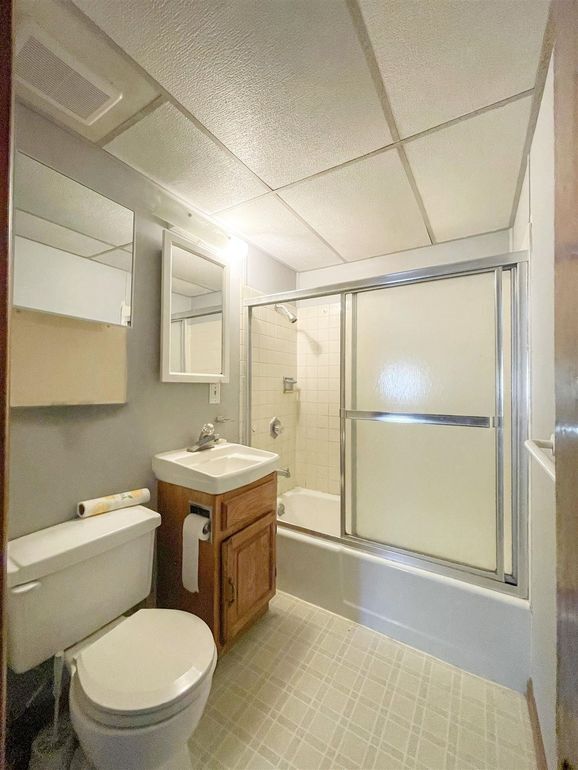 Bathroom - 1811 N Bell St