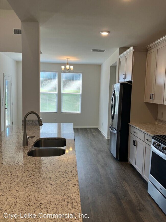 Building Photo - 4 br, 3 bath House - 4001 Meadow Knoll Lane