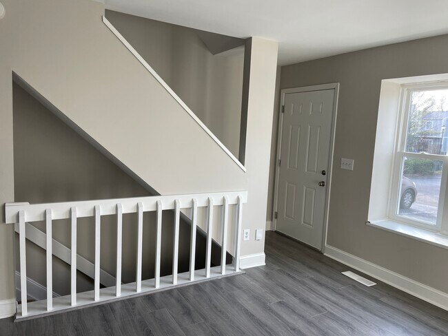Building Photo - 866 Pine Way Dr