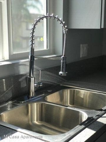 Building Photo - 10707 Western Ave