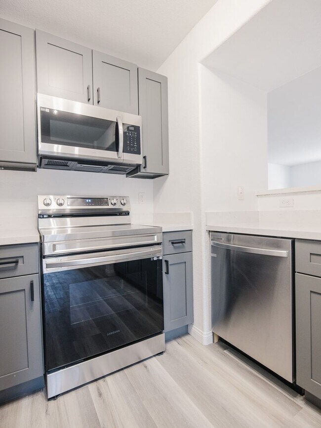 Foto del edificio - 2 Bedroom, 2 Full Bath Newly Renovated Con...