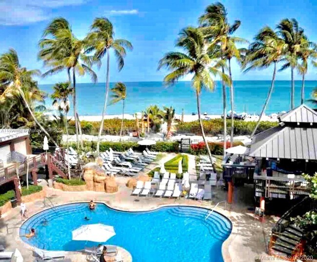 Foto del edificio - 5225 Collins Ave