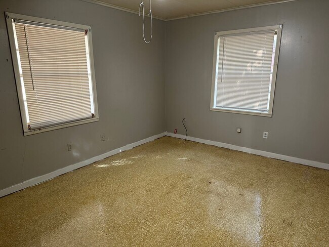 Building Photo - 355 Magnolia