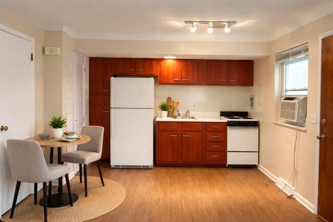 Foto del edificio - 2026 N Westwood Ave