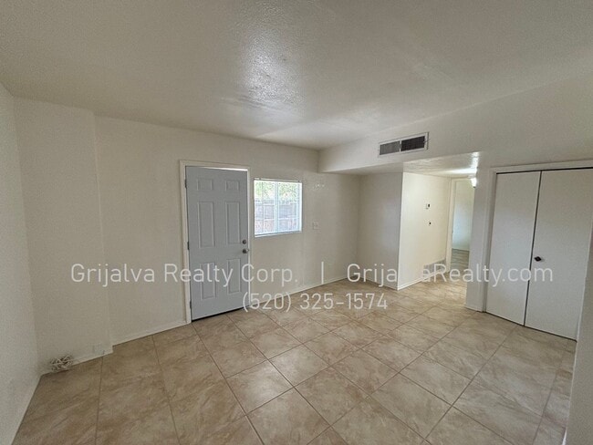 Building Photo - 2415 N Geronimo Ave