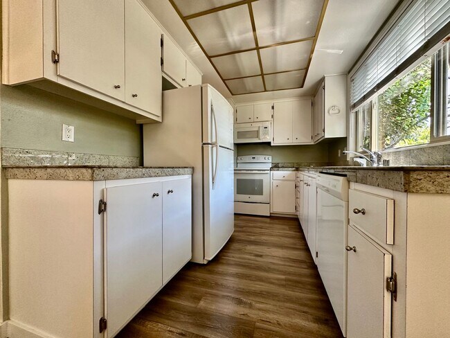 Building Photo - Spacious 3 Bed 2.5 Bath Walnut Creek Townh...