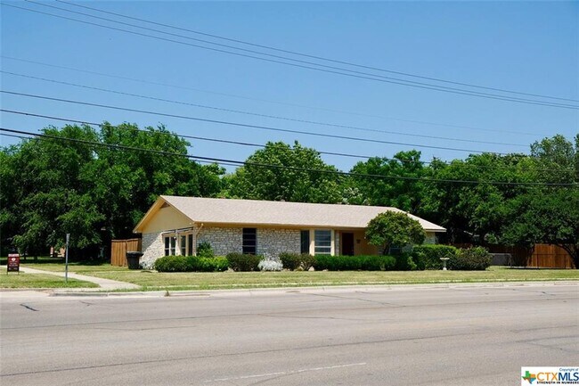 Building Photo - 3910 Midway Dr