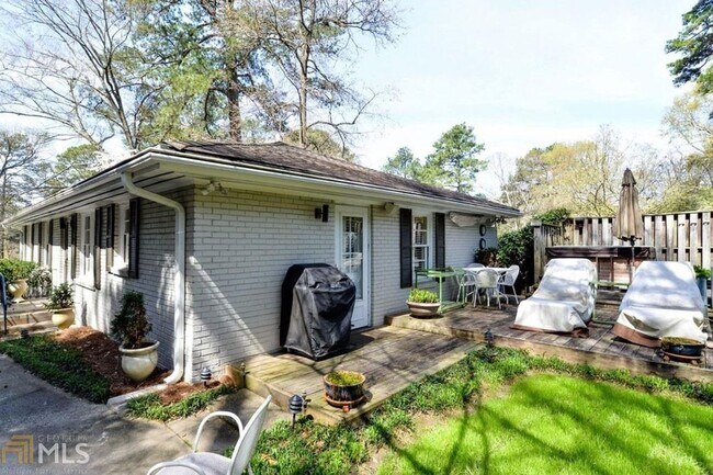 Building Photo - 1783 Piedmont Way- MANAGEMENT ENDS 12-31-23