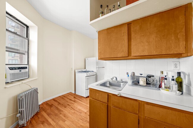 Foto del edificio - 426 E 73rd St