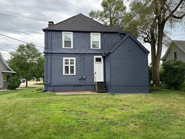 Exterior Rear - 1003 E Washington St
