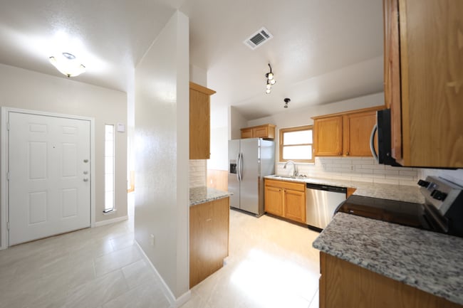 Building Photo - 2403 Haven Dr