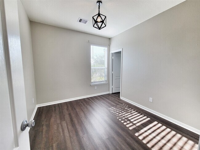 Building Photo - 1618 Cintola Ln