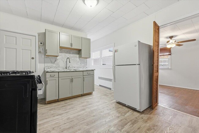 Building Photo - 132 Thorne St