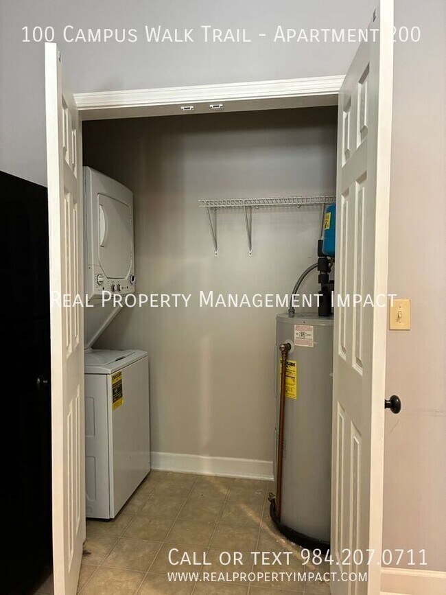 Foto del edificio - 100 Campus Walk Trl