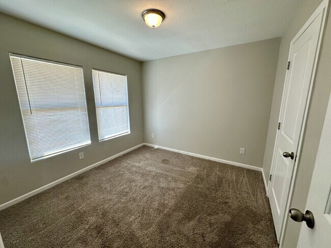 Building Photo - 3880 Princeton Ln