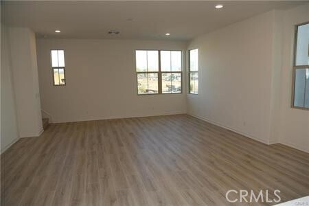 Building Photo - 142 Paramount
