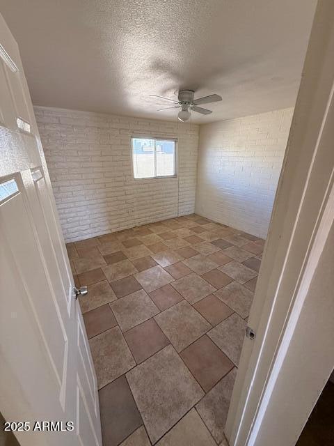 Building Photo - 2333 W Glenrosa Ave