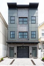 Building Photo - 114 Bleecker St