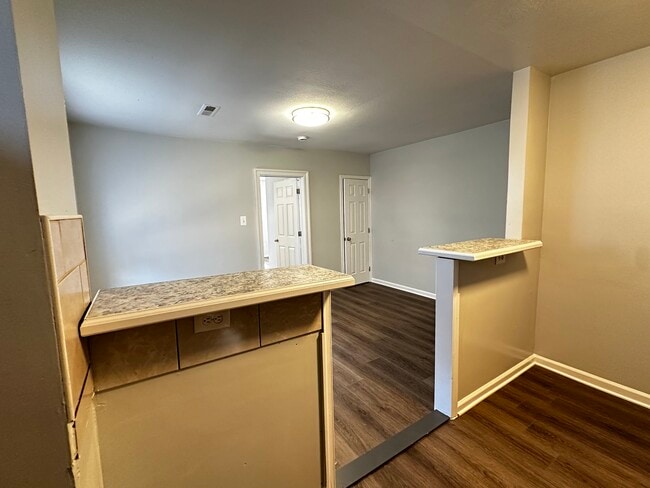 Building Photo - SE Duplex