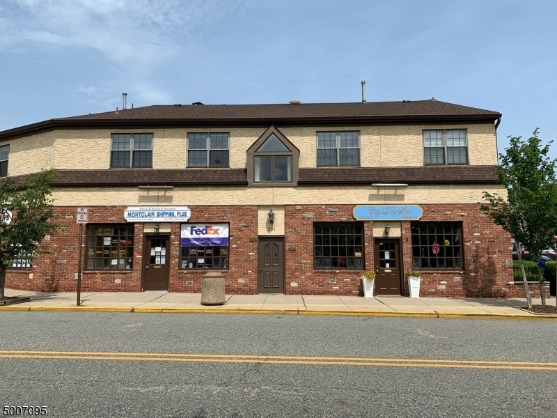 Primary Photo - 551 Valley Rd