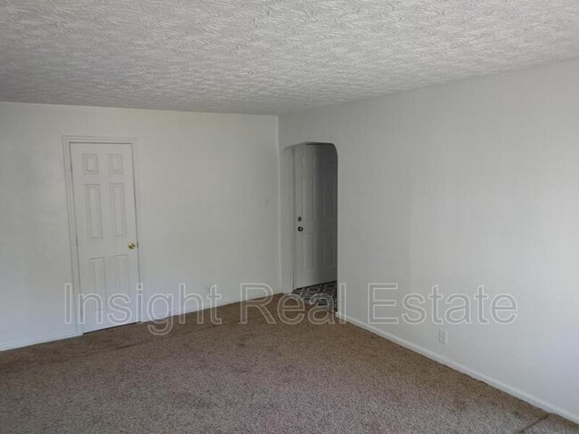 Building Photo - 607 W Fairview Ave