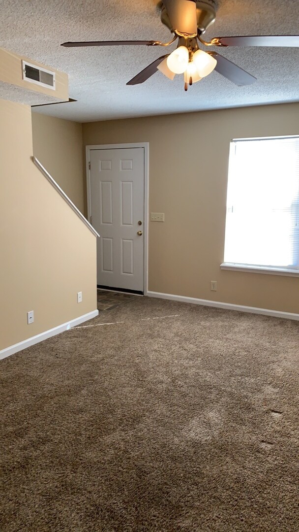 Foto del edificio - 111 Hickory Trace Rd
