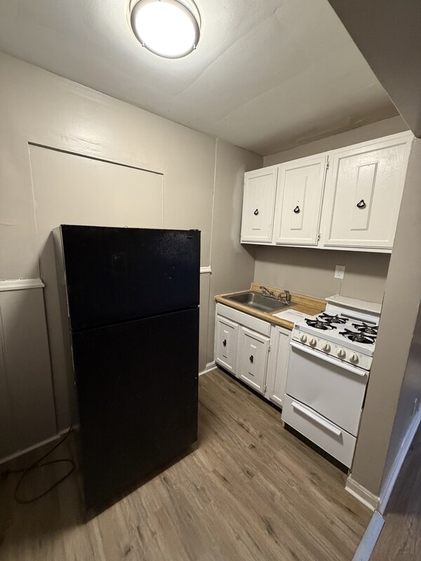 Foto del edificio - 2076 Elm Ave