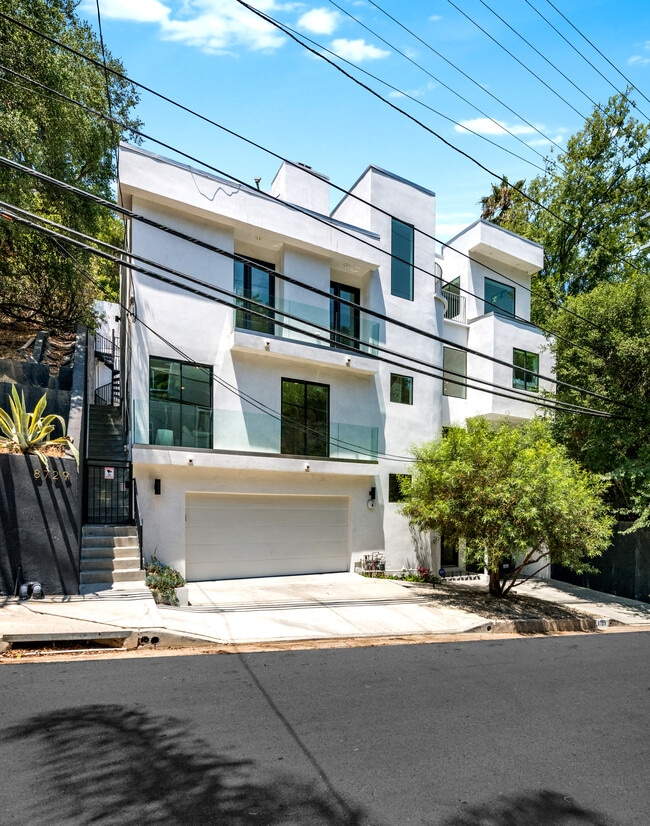 Building Photo - 8729 Wonderland Ave