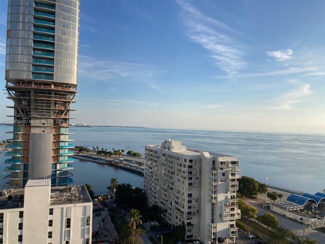 Foto del edificio - 2475 Brickell Ave