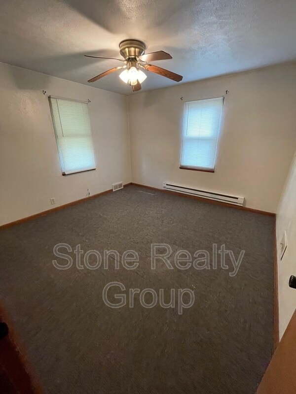 Foto del edificio - 9750 E Terry Ave