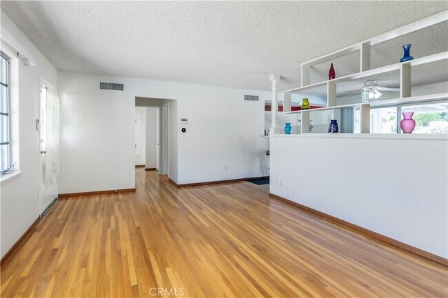 Foto del edificio - 11543 Swinton Ave