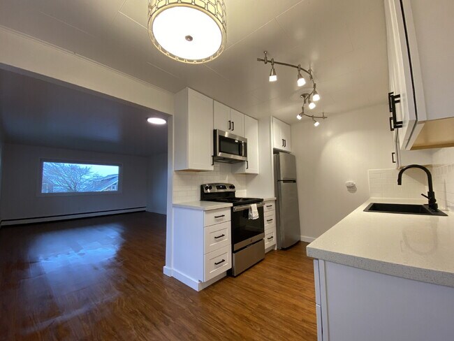 Foto del edificio - Cozy 1-Bed Retreat Overlooking Bellingham Bay with Utilities Savings!