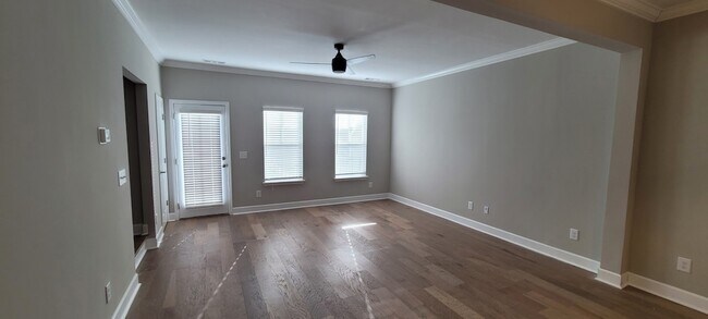 Foto del edificio - 1738 Park Terrace Ln