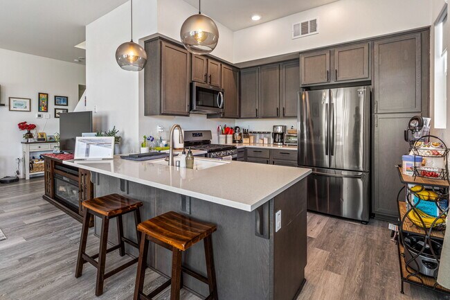 Building Photo - 2054 Luzon Ln