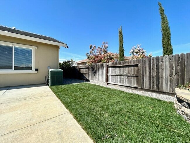 Foto del edificio - Beautiful 3 Bedroom 2 Bathroom in Folsom -...