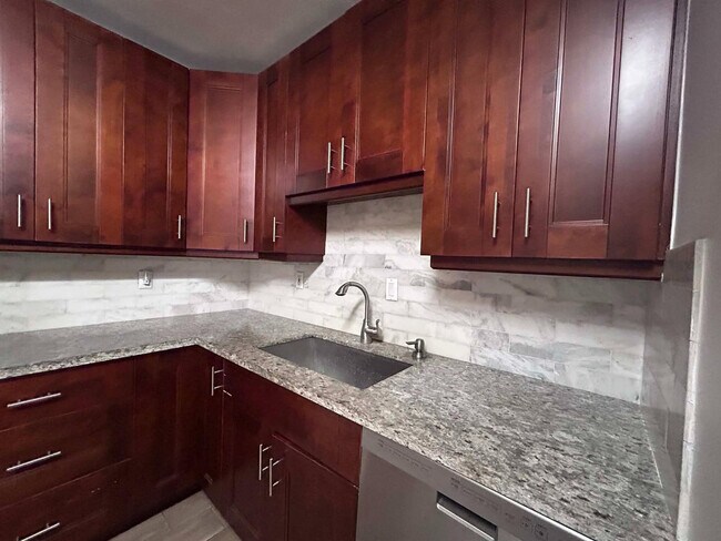 Foto del edificio - 2700 S University Dr