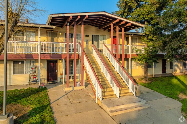 Alternate - Courtyard Village