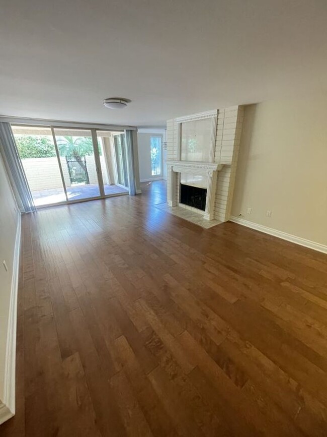 Building Photo - COMPLETELY UPDATED AND REMODELED ENCINO SP...