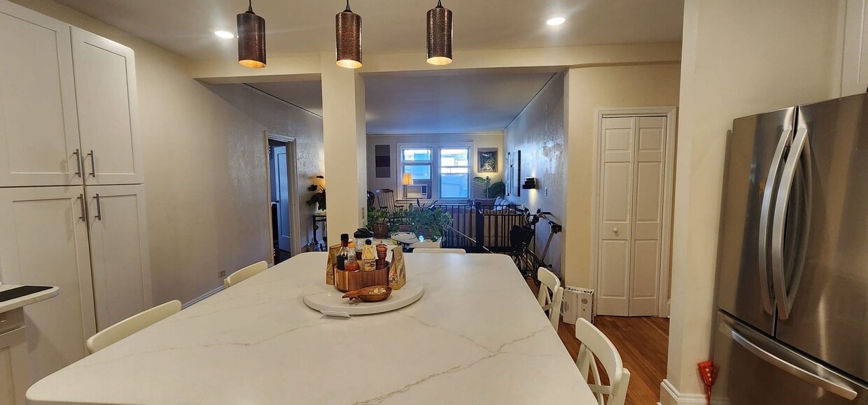 Building Photo - Art Deco Charm in the Heart of Downtown