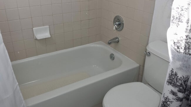 Bath - 610 Cobblestone Dr
