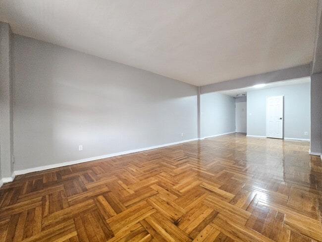 Building Photo - 525-527 Riverdale Avenue