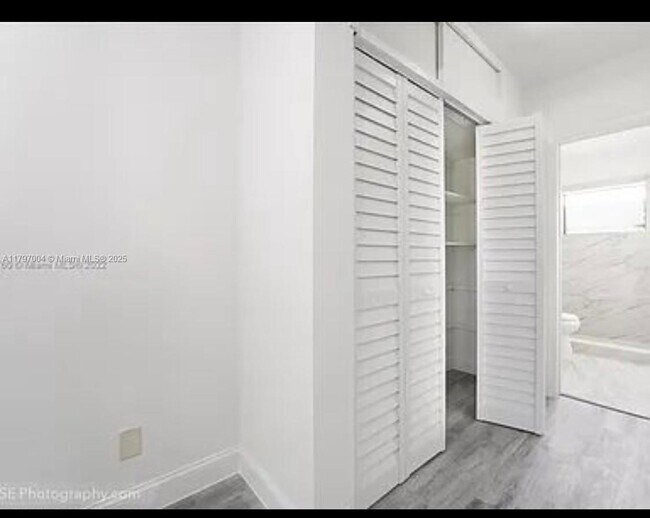 Foto del edificio - 427 Santander Ave