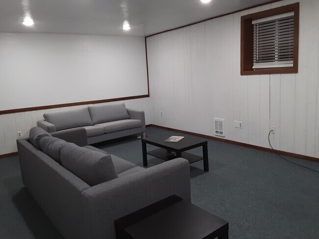 Building Photo - 392 Fir Ave
