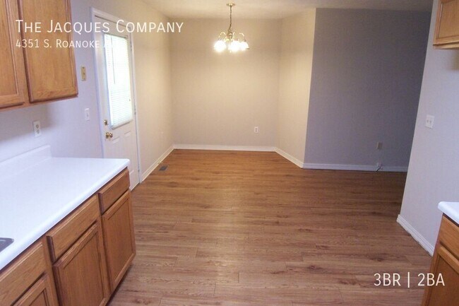 Foto del edificio - 4351 S Roanoke Ave