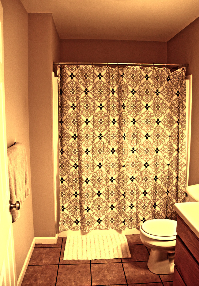 GUEST BATH - Brookstone Apartments