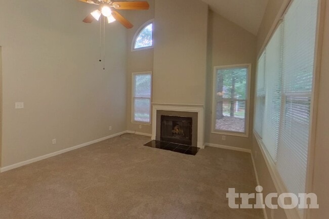 Foto del edificio - 4270 Riverlake Way