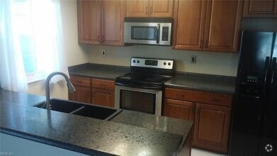 Building Photo - 208 Henwick Ct