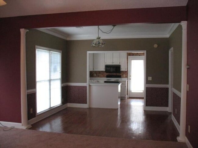 Building Photo - Charming 2 Bed, 2 Bath Townhome with Fence...