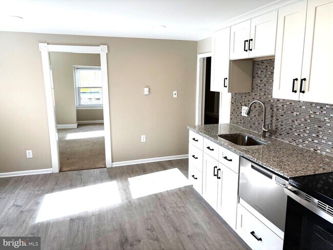 Foto del edificio - 1643 ROCKWELL Rd