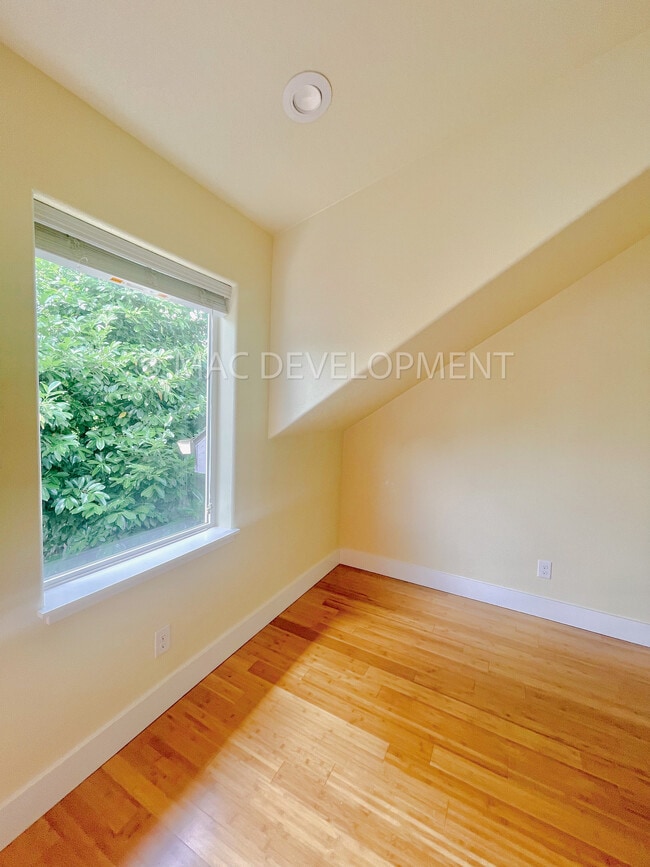 Building Photo - 9105 NE Sacramento St